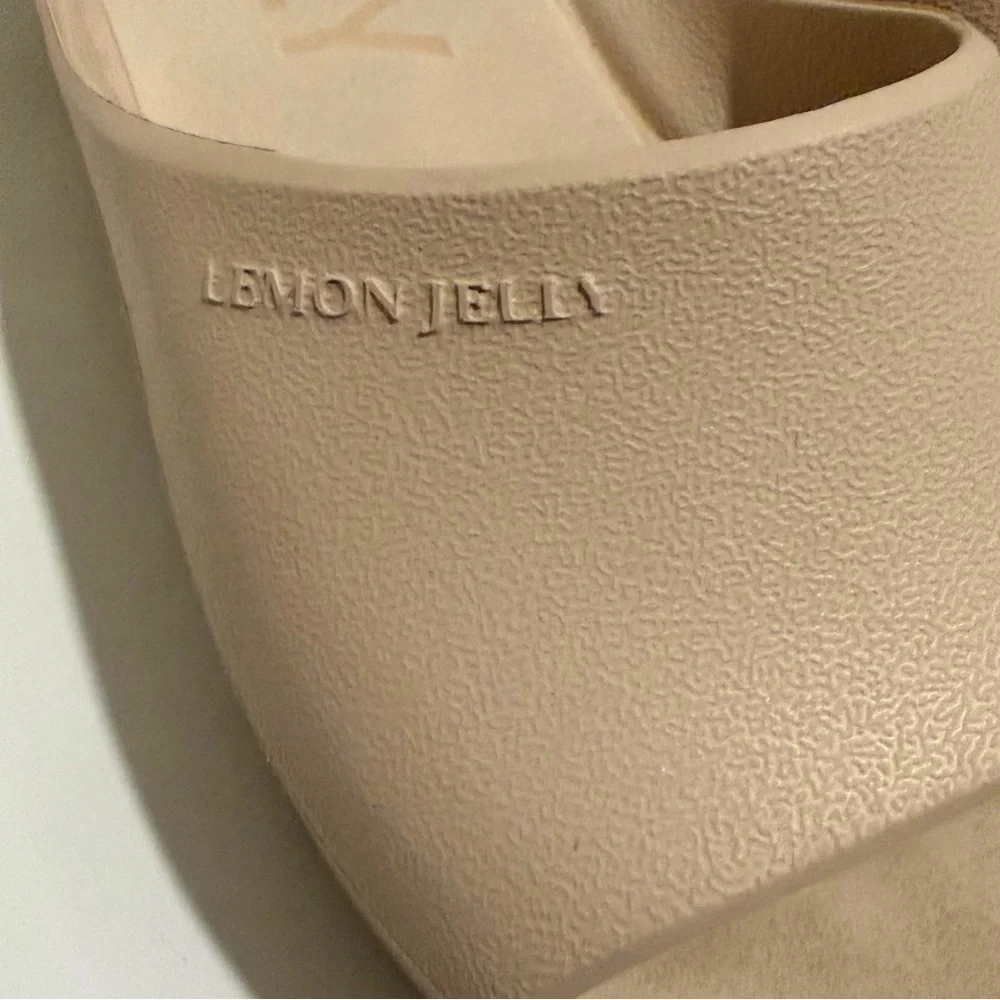 Platform Slide Sandals in Beige - Le Bon Jelly